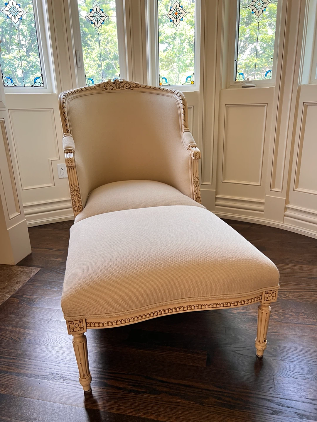 Ornate Accent Chair with Ottoman - photo 3