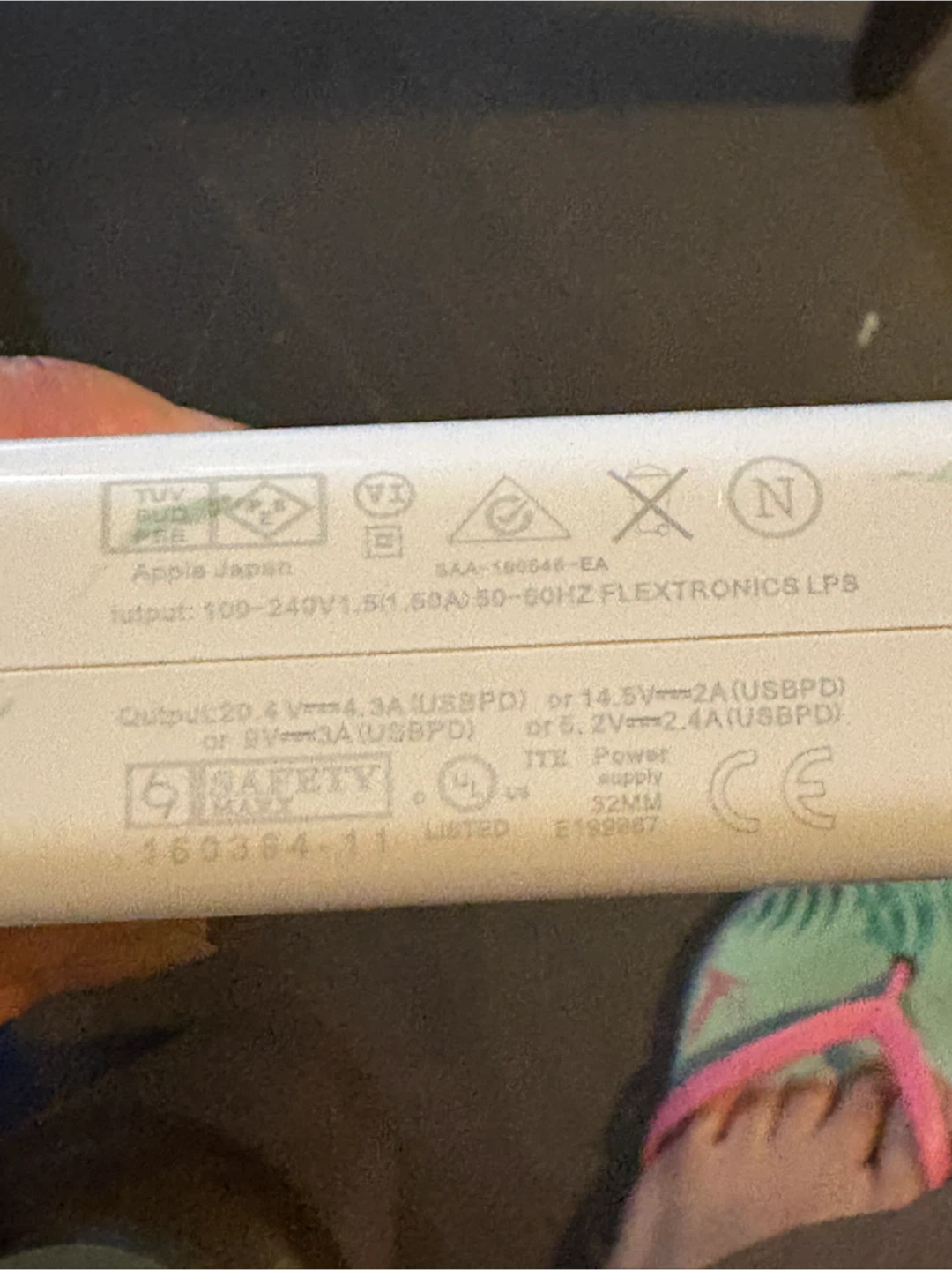 Apple model A1718 - 87W USB-C Power Adapter - photo 3