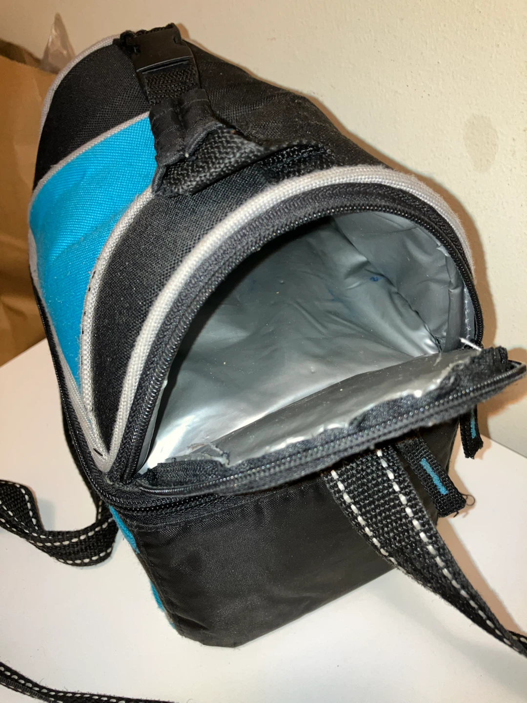 Insulated Lunch Bag with Shoulder Strap - photo 3