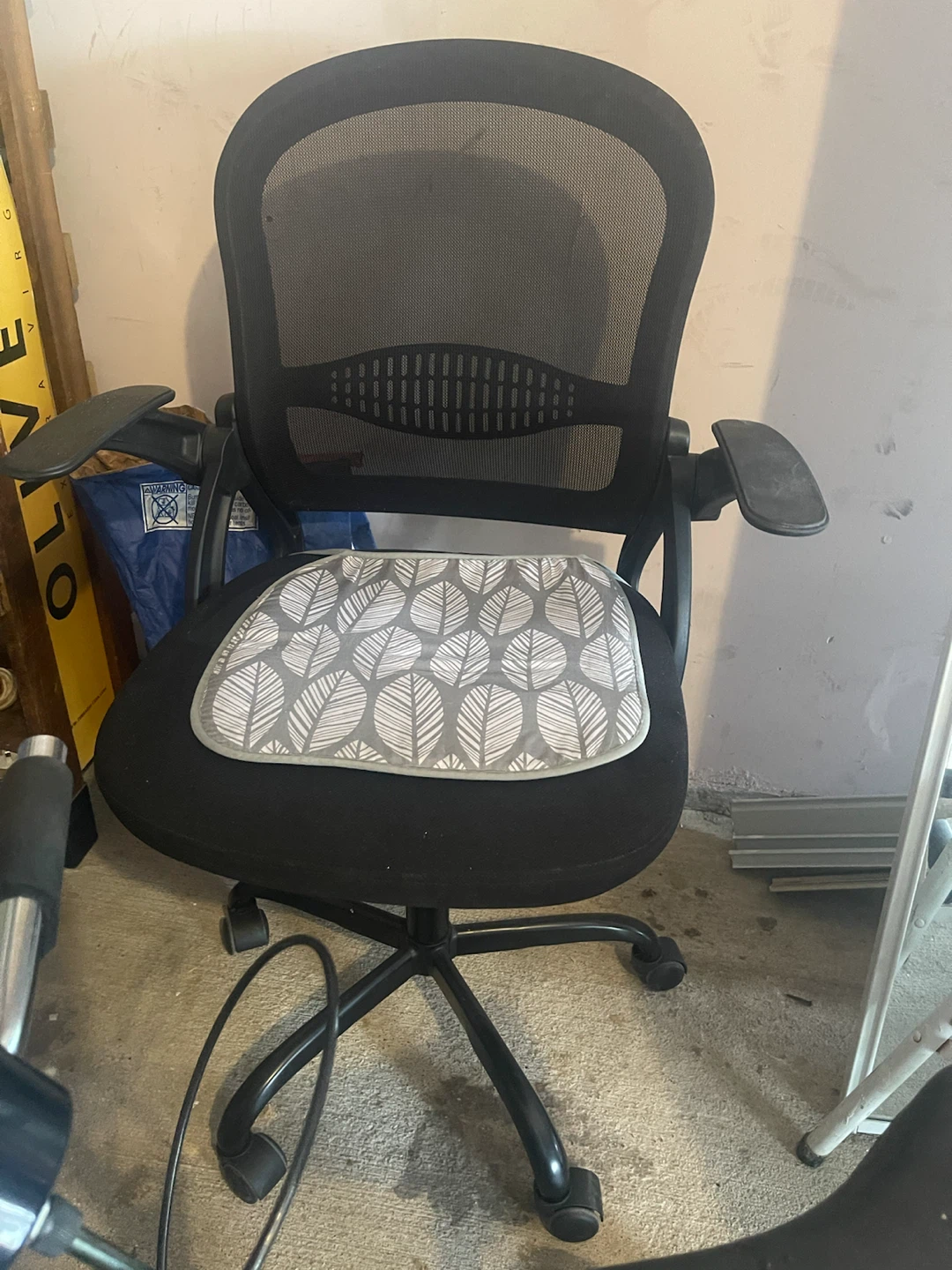 Black Ergonomic Office Chair with Seat Cushion - photo 3
