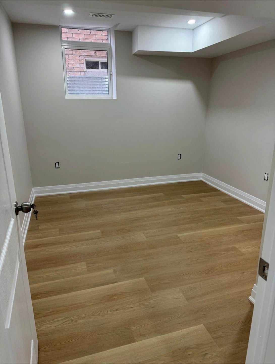 2 bed room basement - photo 4