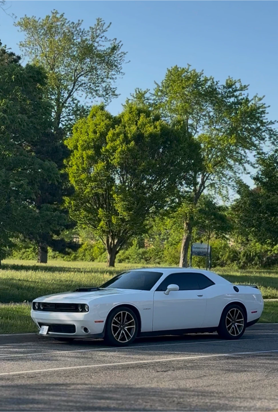White Dodge Challenger RT shaker
