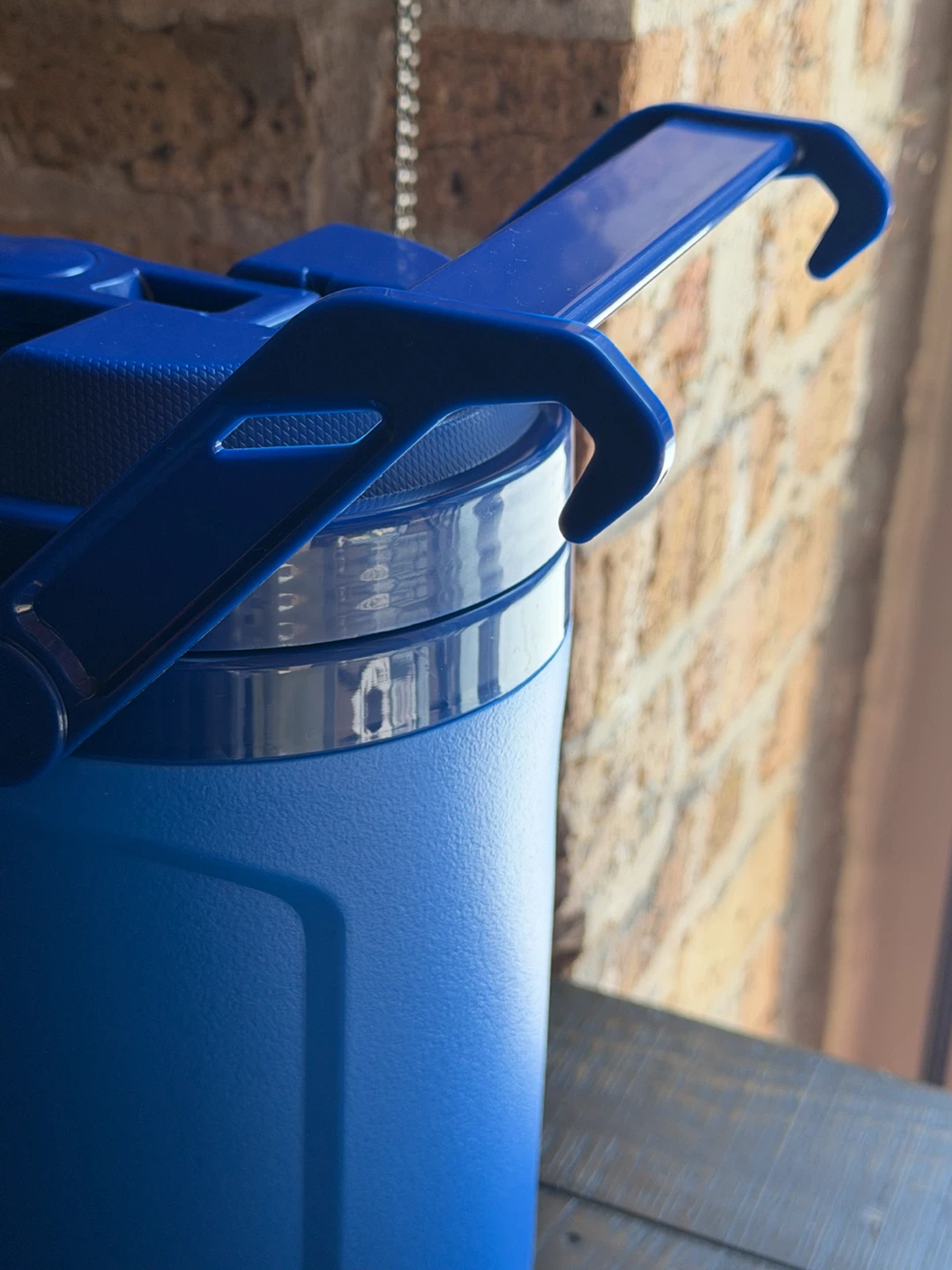 Igloo Latitude 1/2 Gallon Beverage Cooler - photo 2