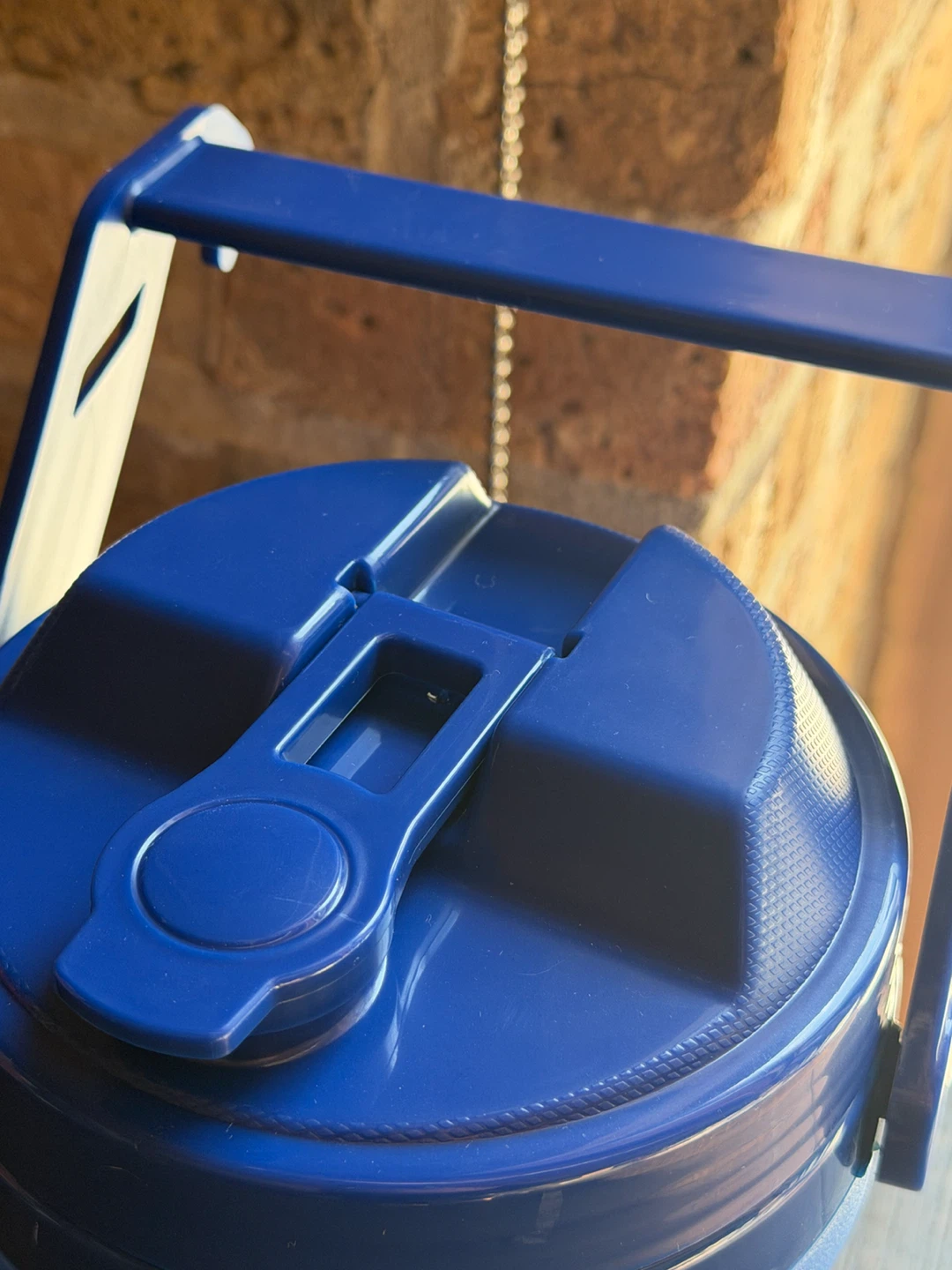Igloo Latitude 1/2 Gallon Beverage Cooler - photo 3
