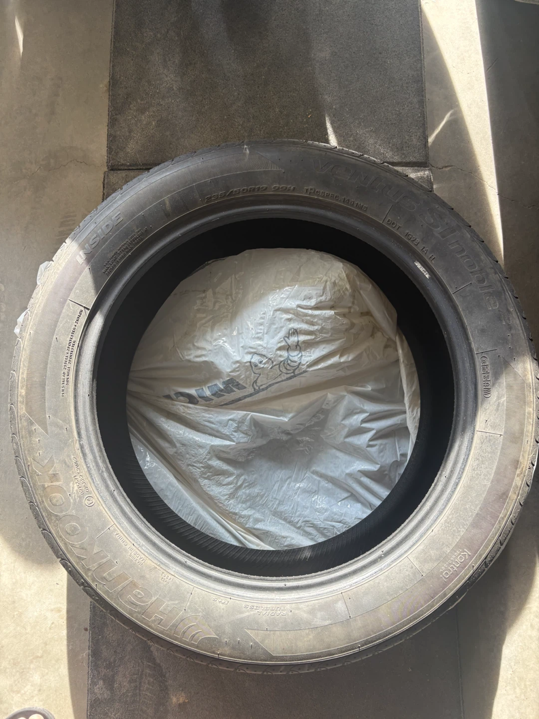 Hankook Ventus S1 Noble Tire 255/50R19 99H