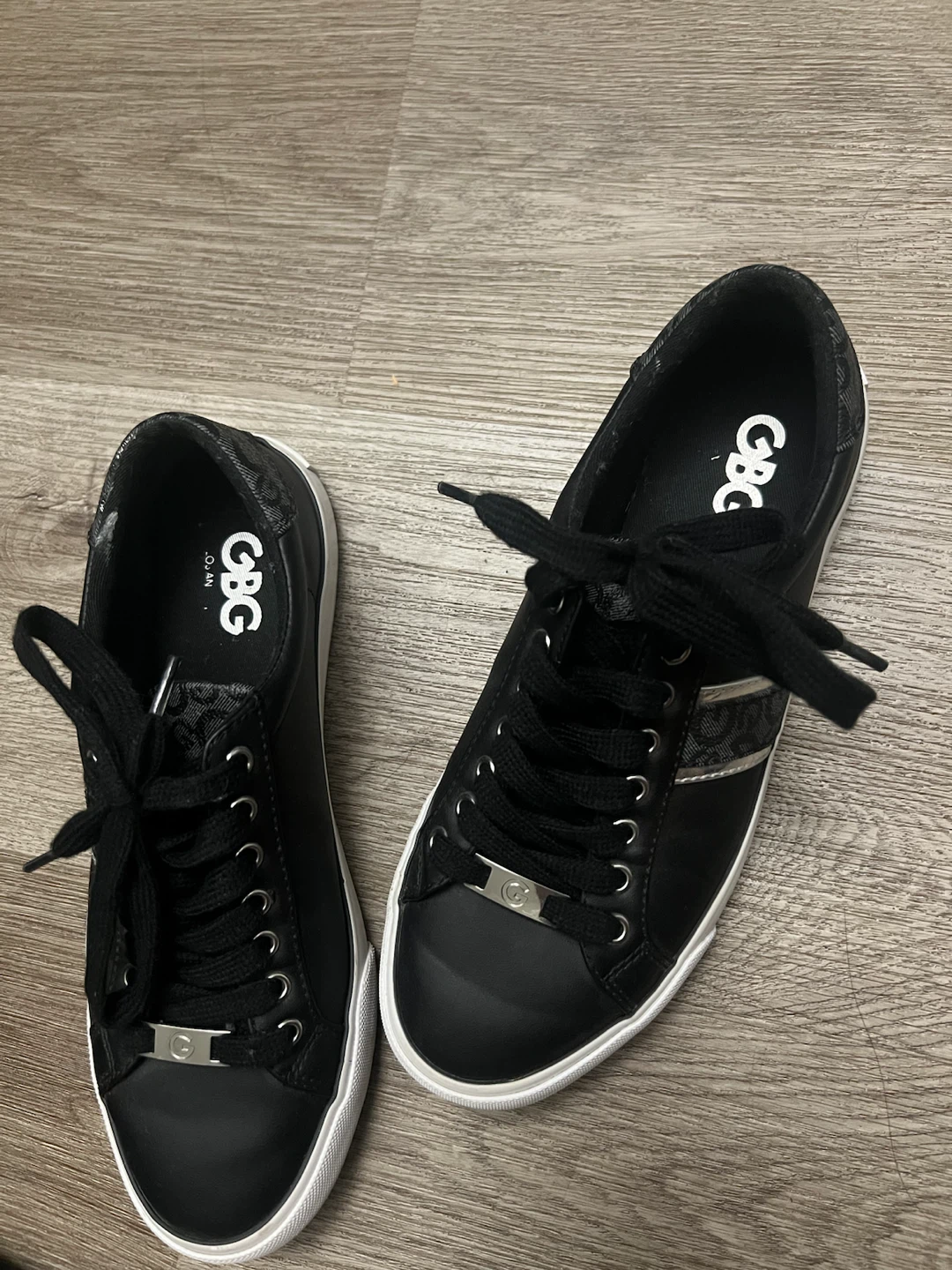 GBG Los Angeles Black Sneakers