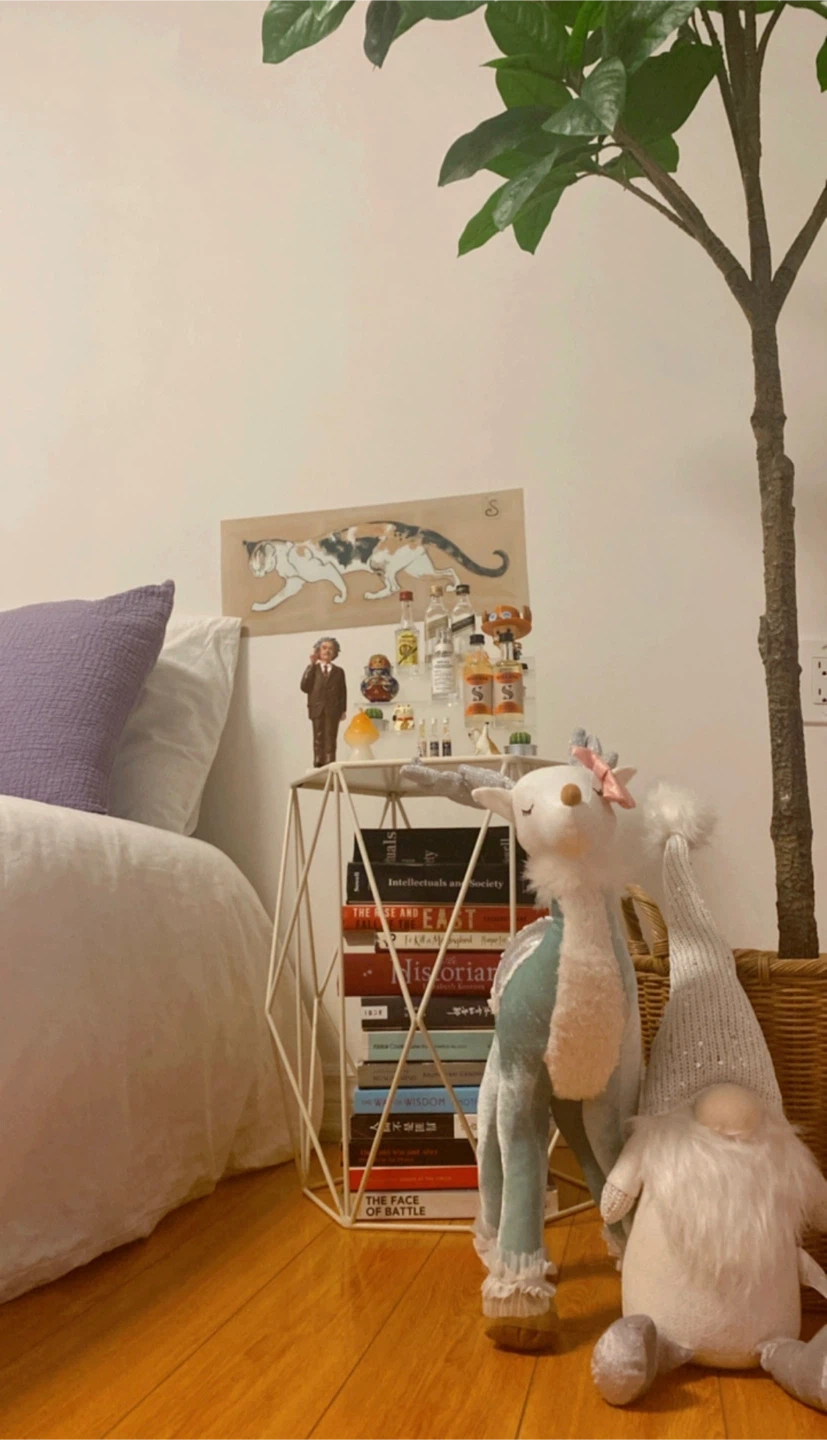 Holiday Reindeer Decorative Figure