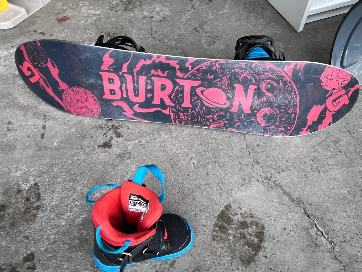 Burton Snowboard with Boots - photo 2