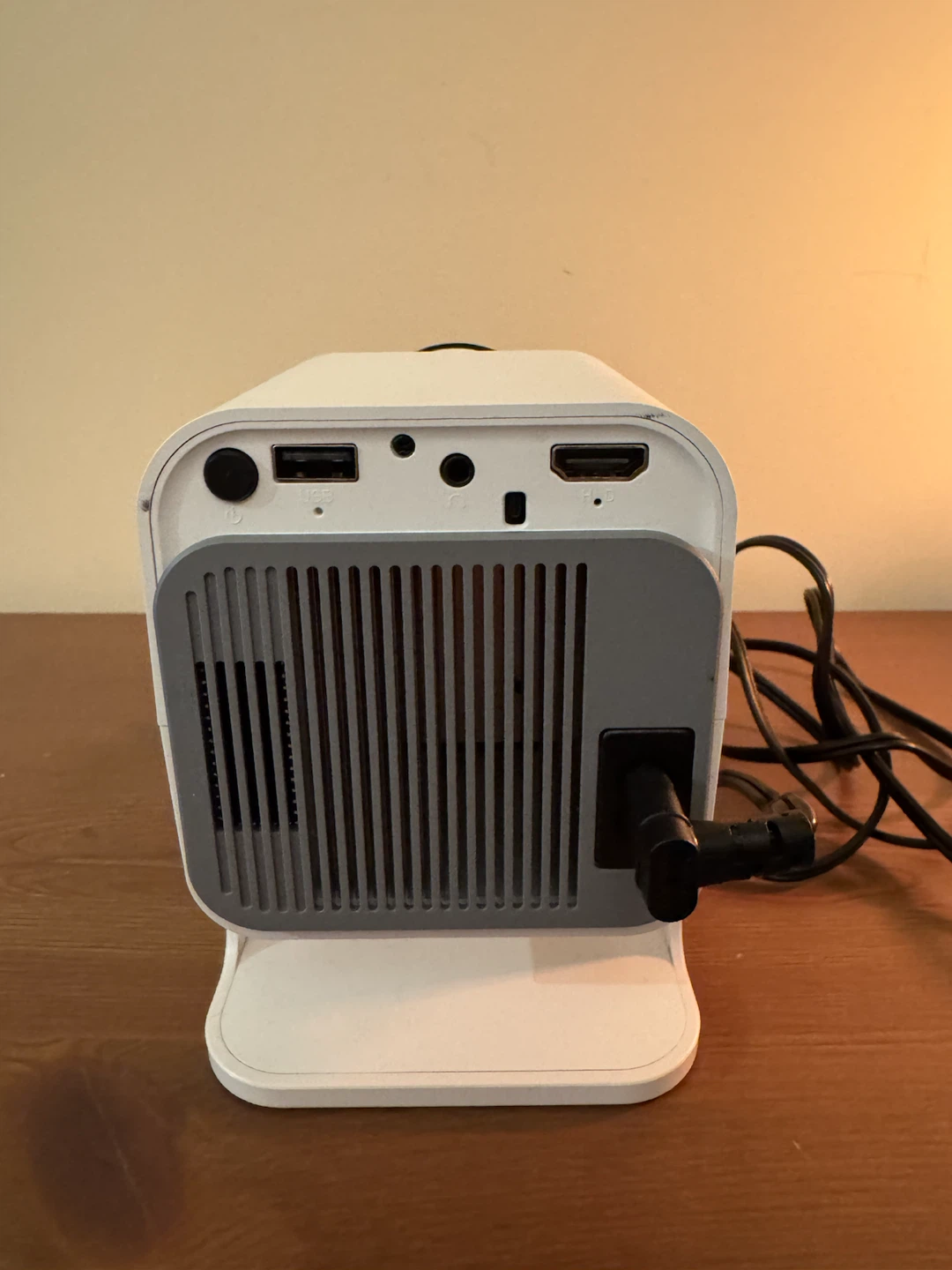 TOPTRO TR27 Projector – Like New – Full HD 1080 - photo 3