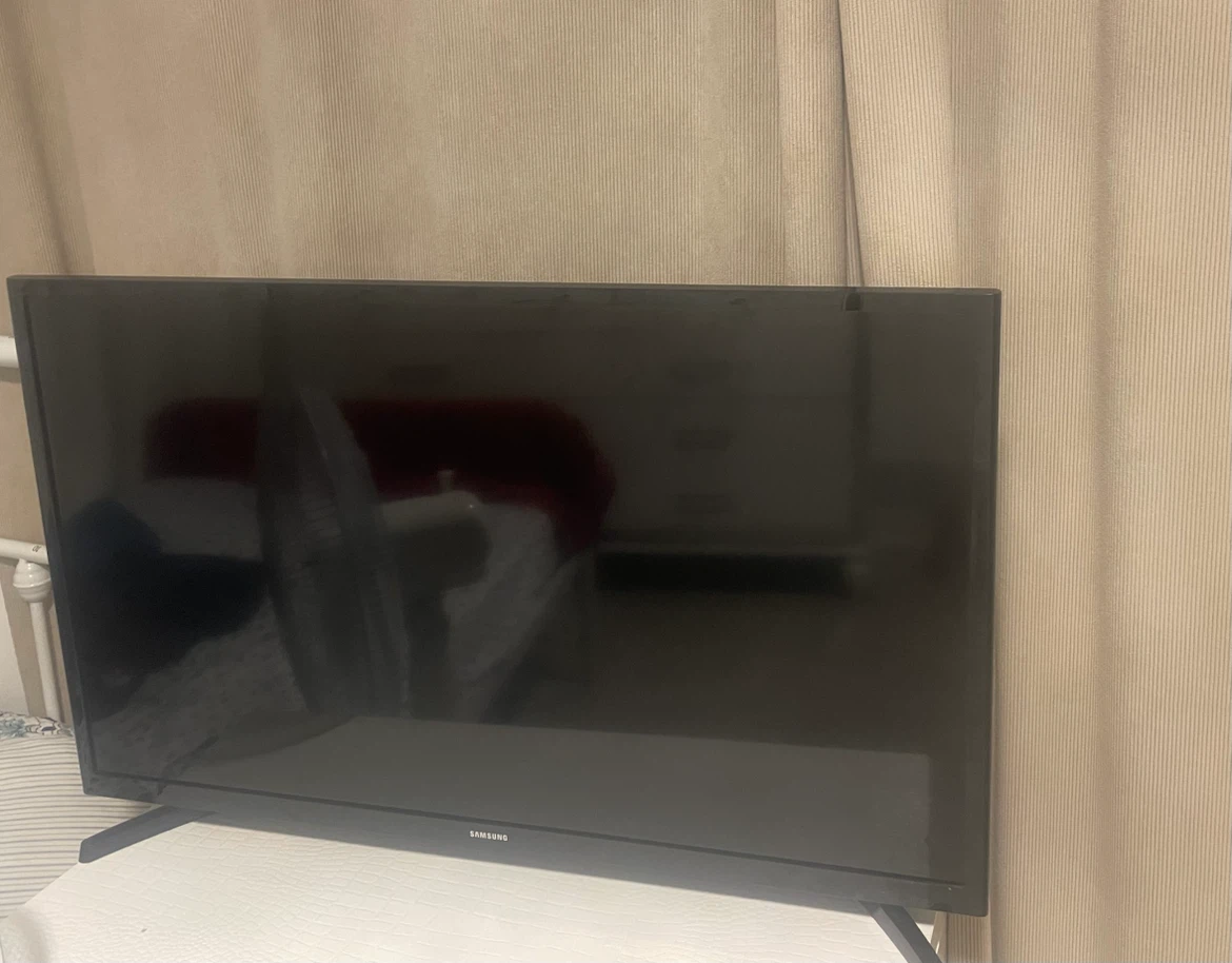 “32 Samsung 4 Series TV