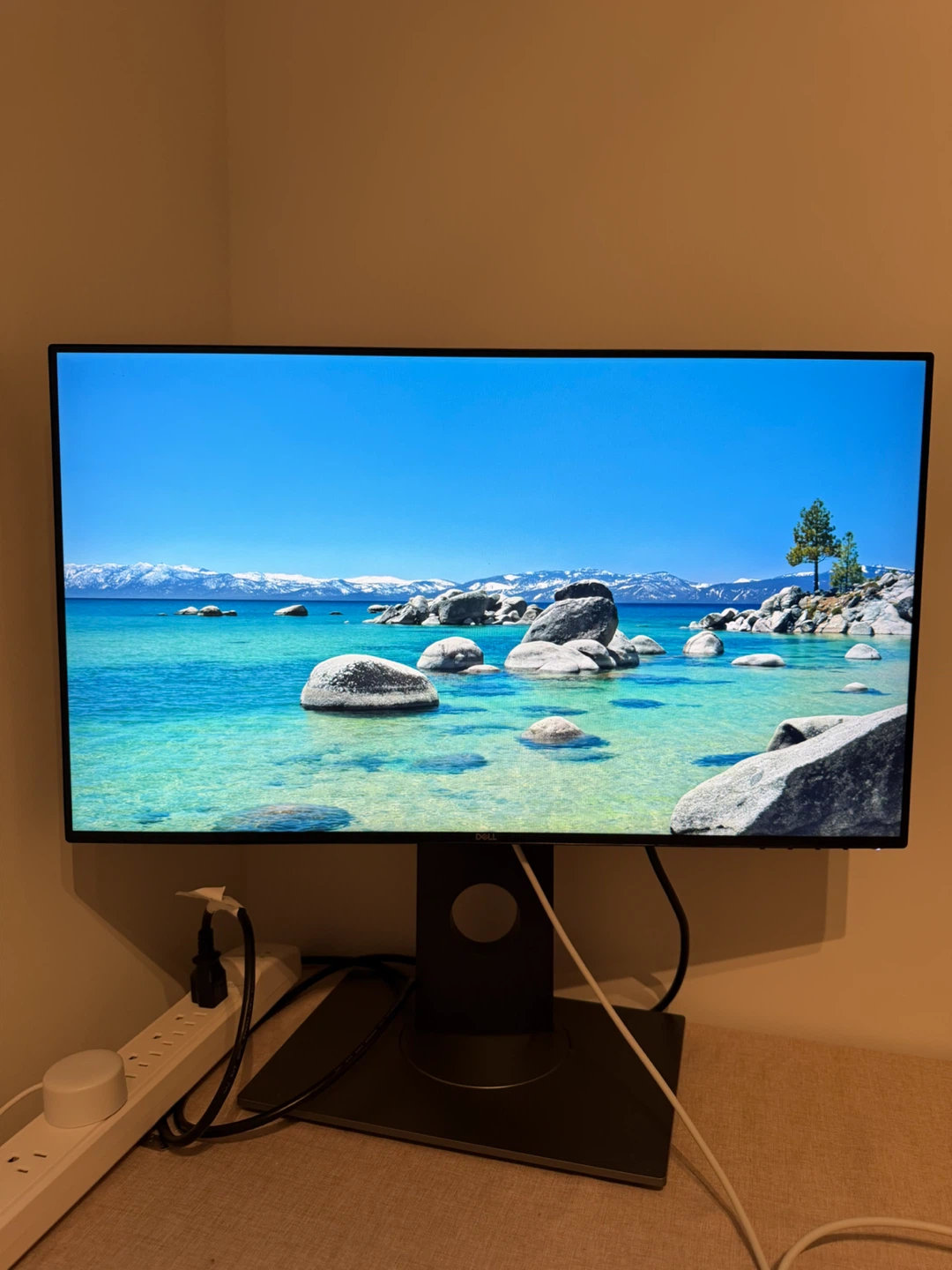 Moving sales: Dell UltraSharp 24 InfinityEdge monitor