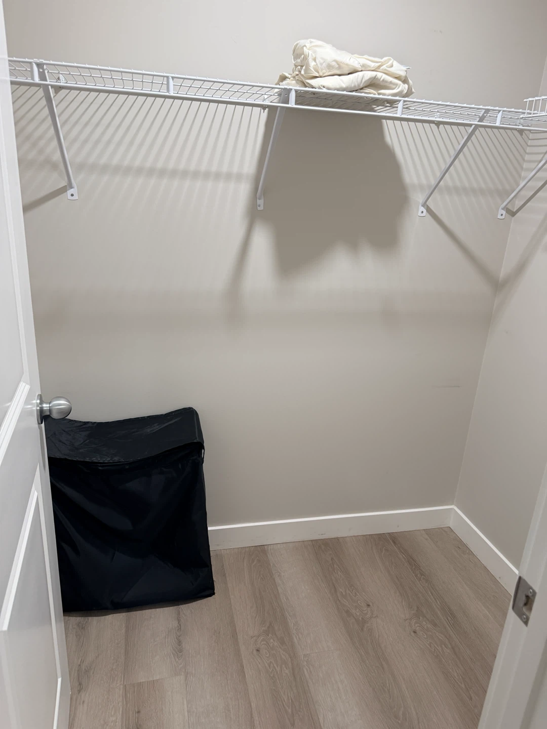Basement suite for immediate occupancy - photo 4
