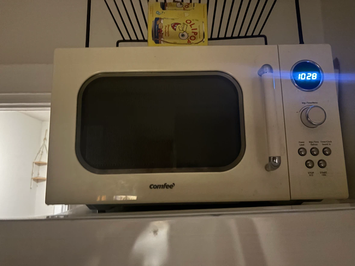 Comfee Retro Microwave Oven - Small, 0.9 cu.ft