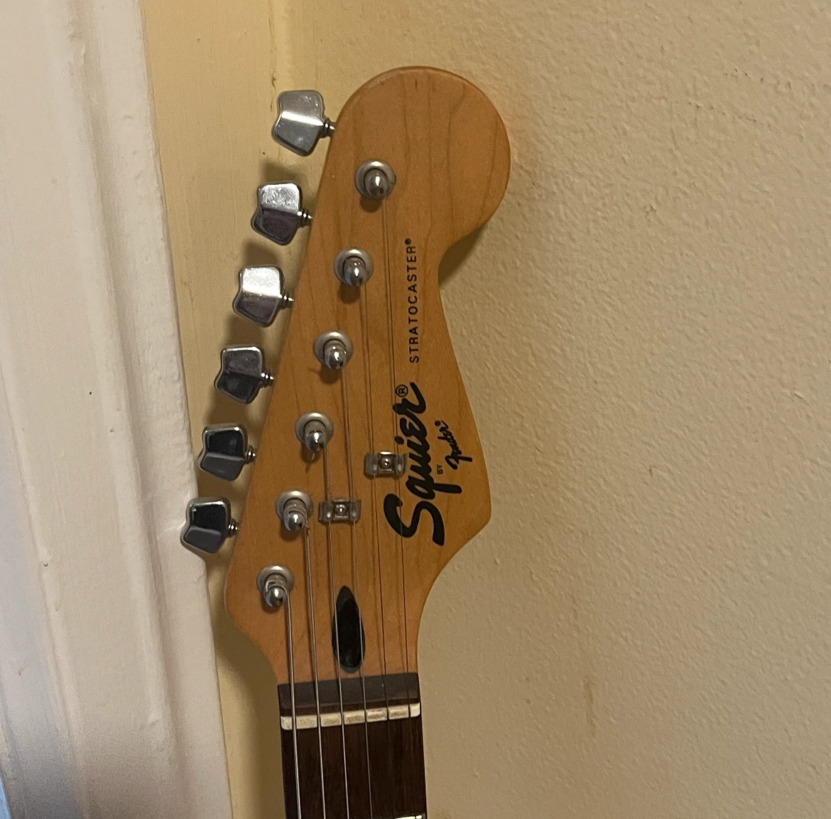 Vintage Squier Stratocaster Electric Guitar Sunburst - photo 3