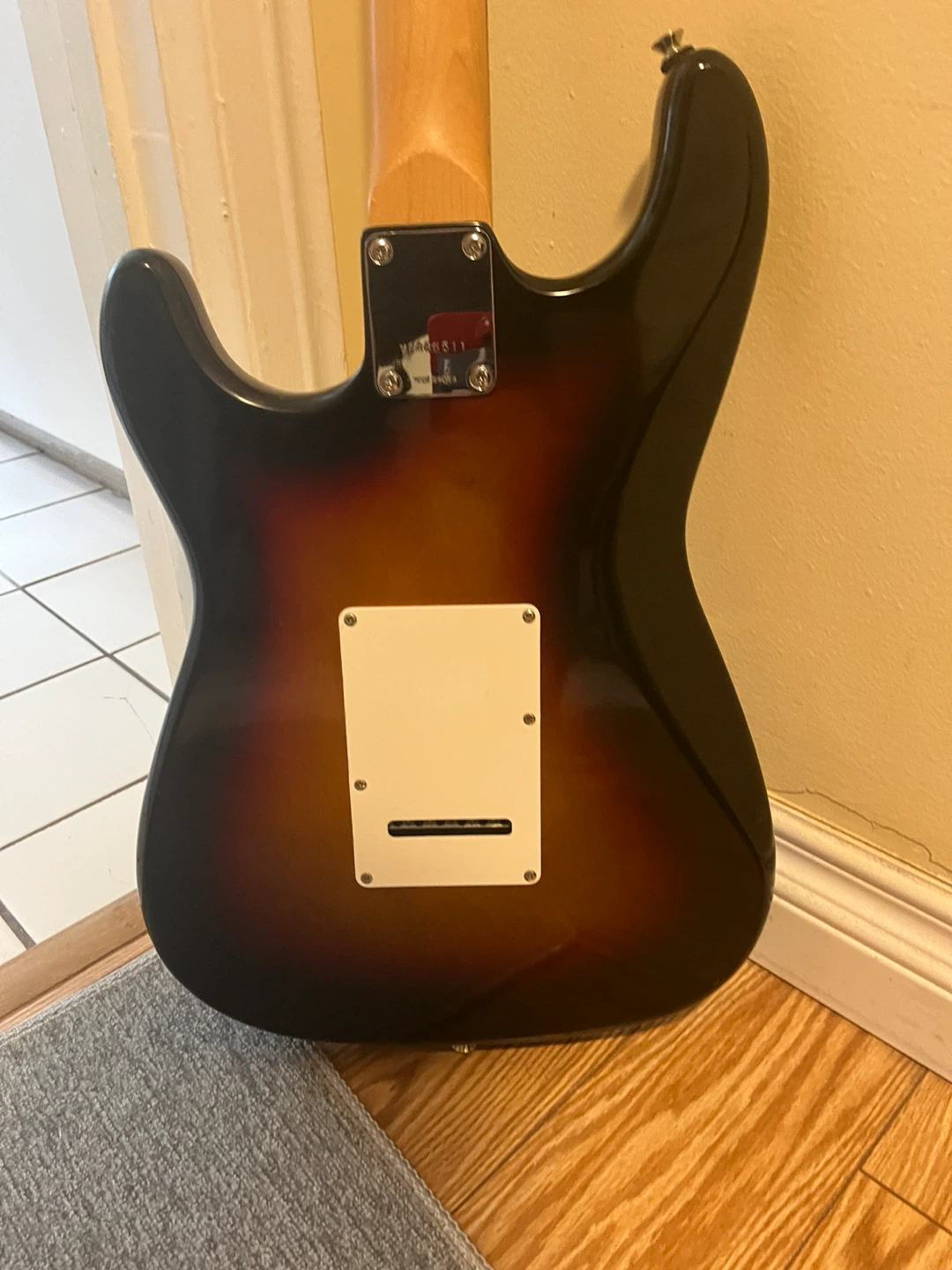 Vintage Squier Stratocaster Electric Guitar Sunburst - photo 4