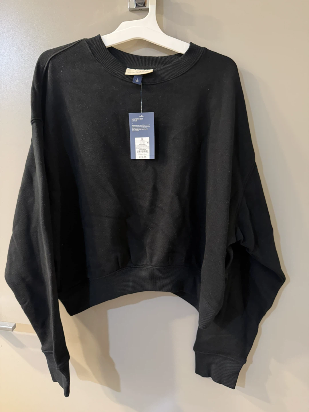 NWT! Universal Thread Black cropped Sweatshirt Size S