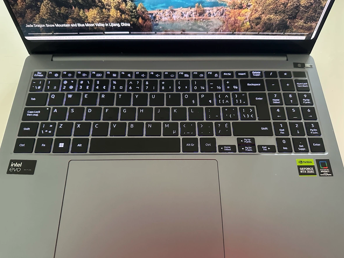 Samsung Galaxy Book4 Ultra 16” Core Ultra 7 RTX 4050 16GB RAM - photo 4