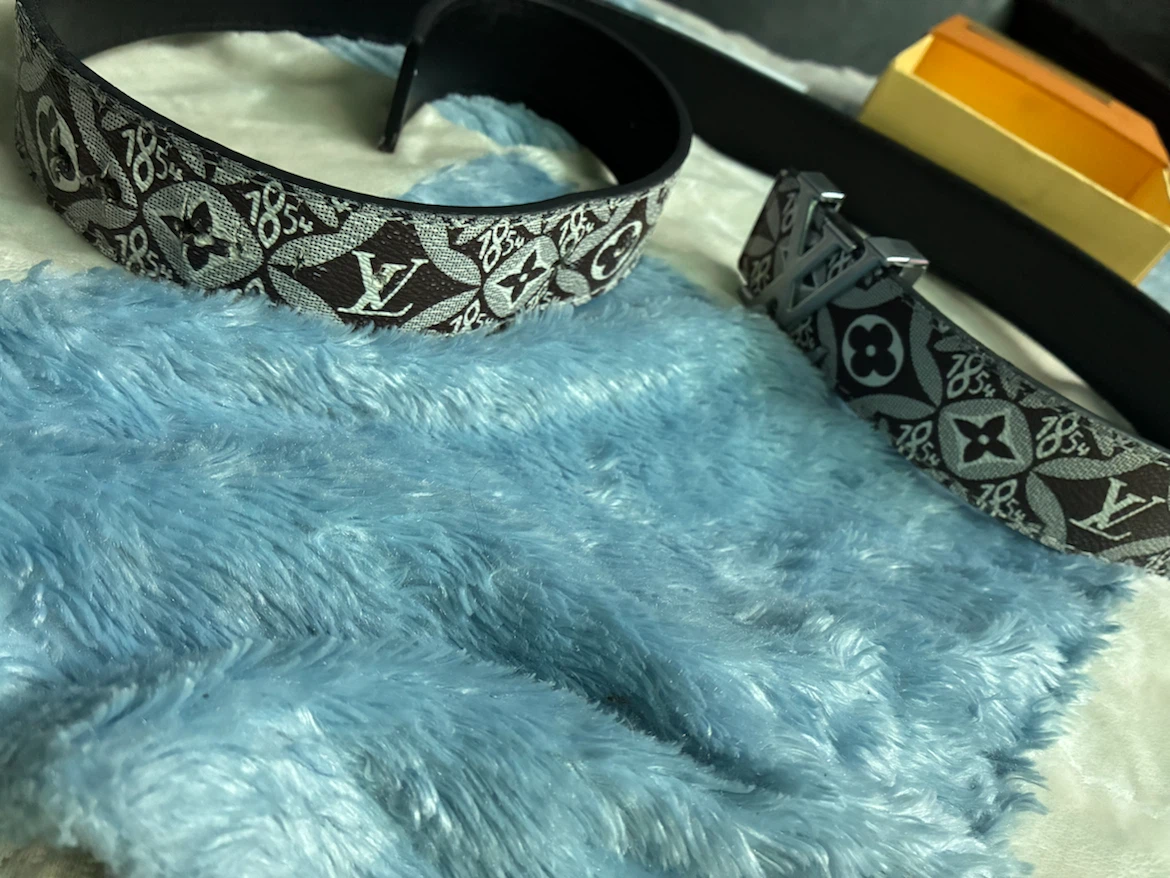 Louis Vuitton Belt with Box - photo 3