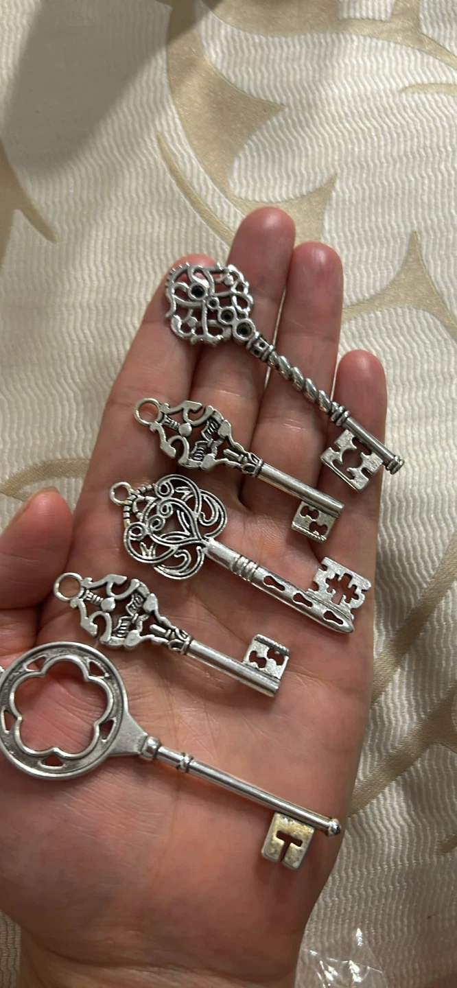 Set of 5 Vintage Skeleton Keys Charms