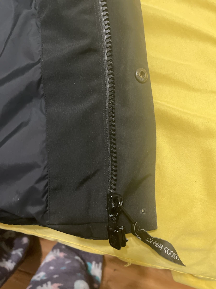 Canada Goose Black Puffer Vest - photo 3