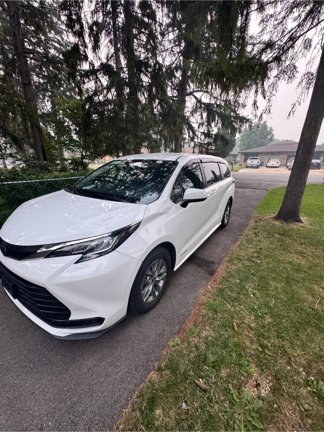 Toyota Sienna LE hybrid 2021 - photo 2