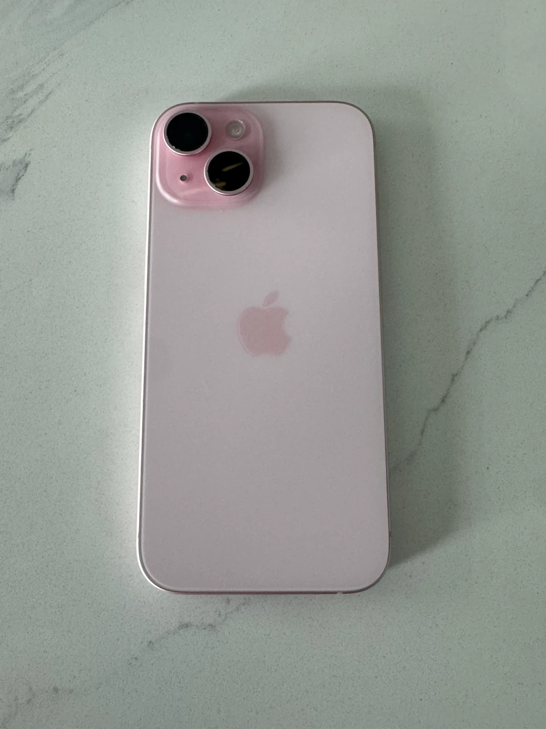 iPhone 15 - photo 2