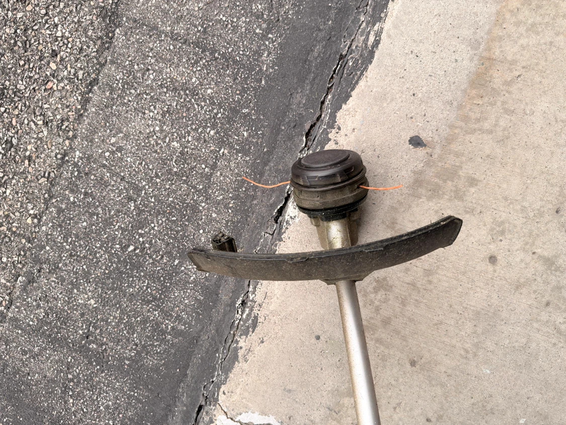Moving sale !! Must sell !! EGO Power+ Cordless String Trimmer - photo 3