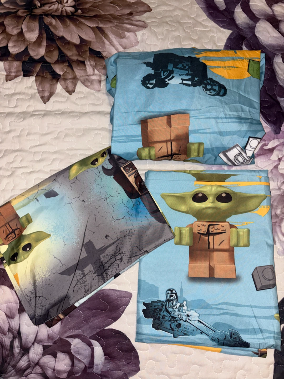 New full-size sheet featuring Star Wars baby yoda character. - photo 3