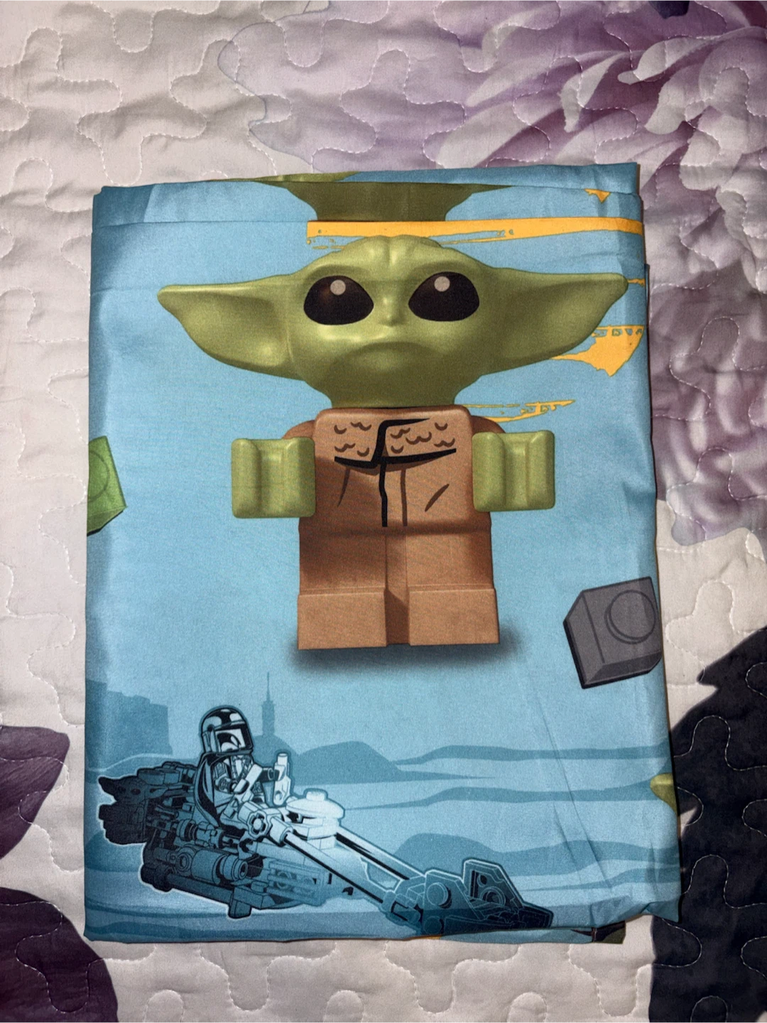 New full-size sheet featuring Star Wars baby yoda character. - photo 5