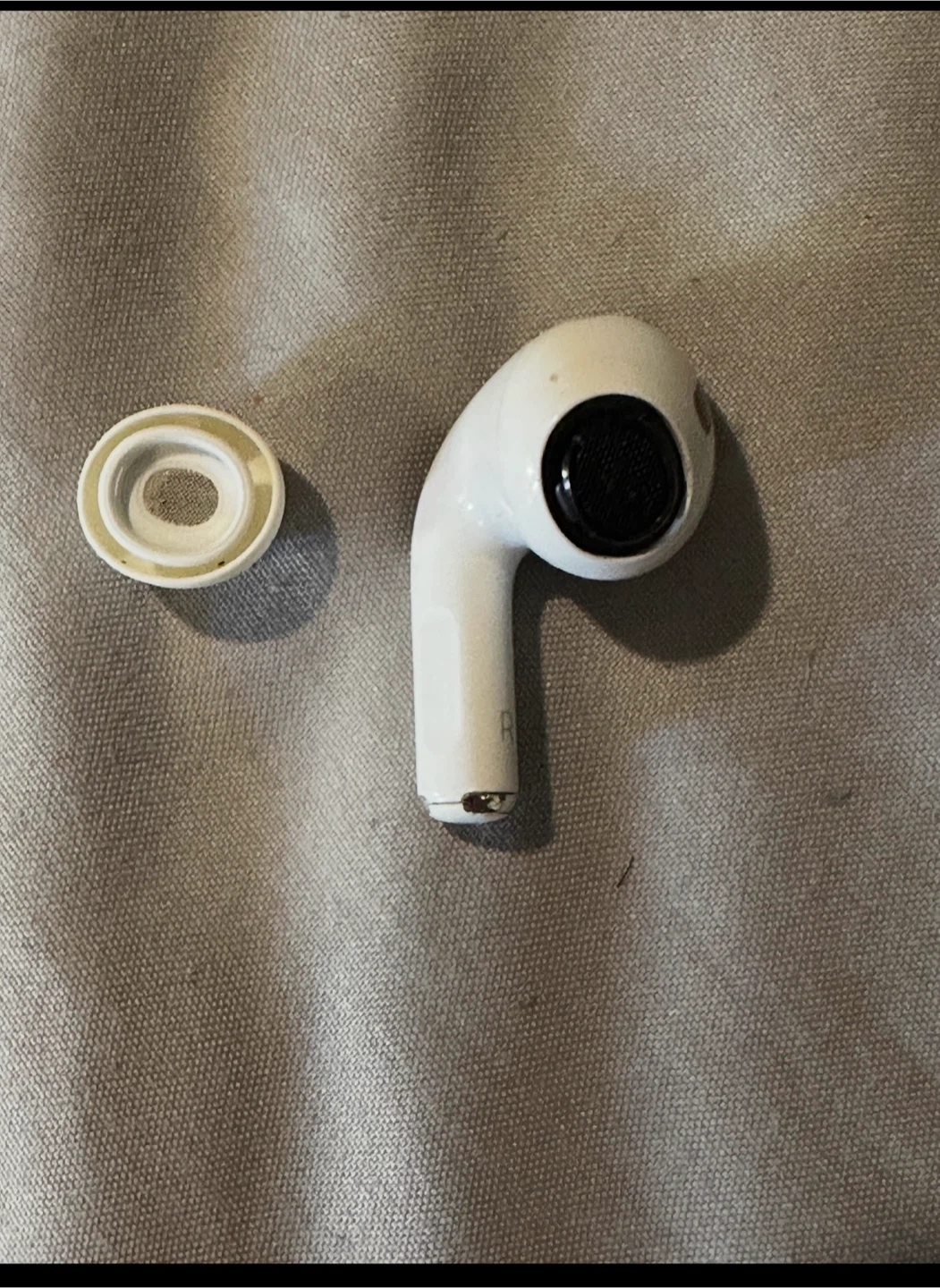 Apple AirPods Pro 2  (right earbud)
