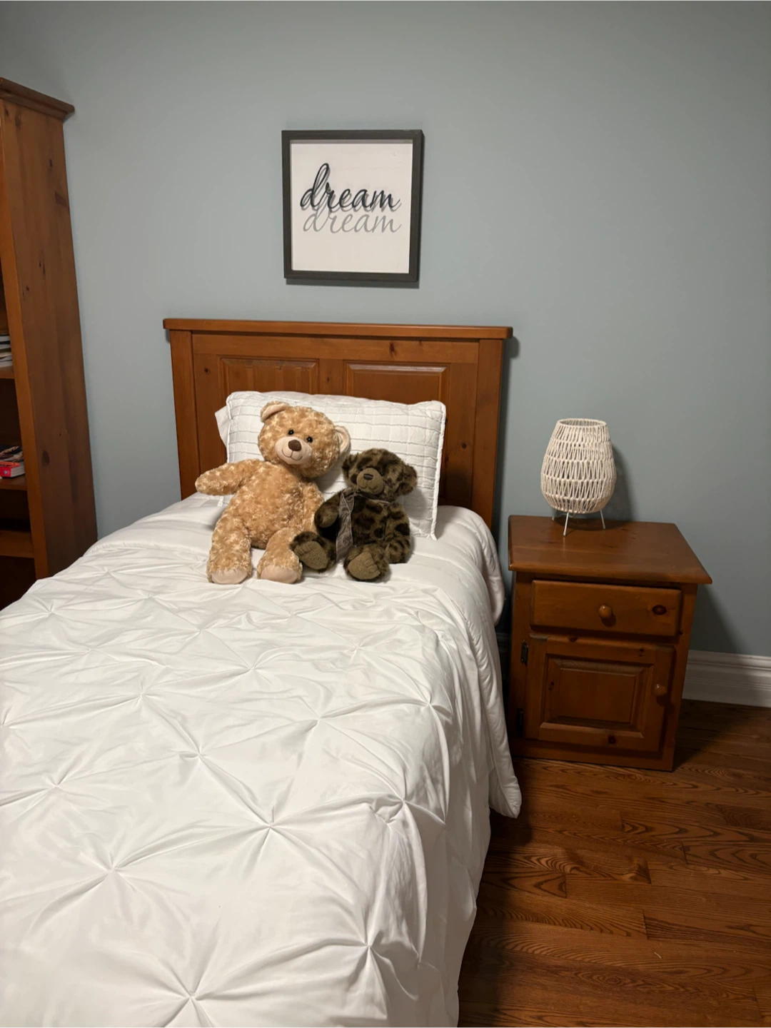 Solid Pine Bedroom Set - new twin mattress included - photo 4