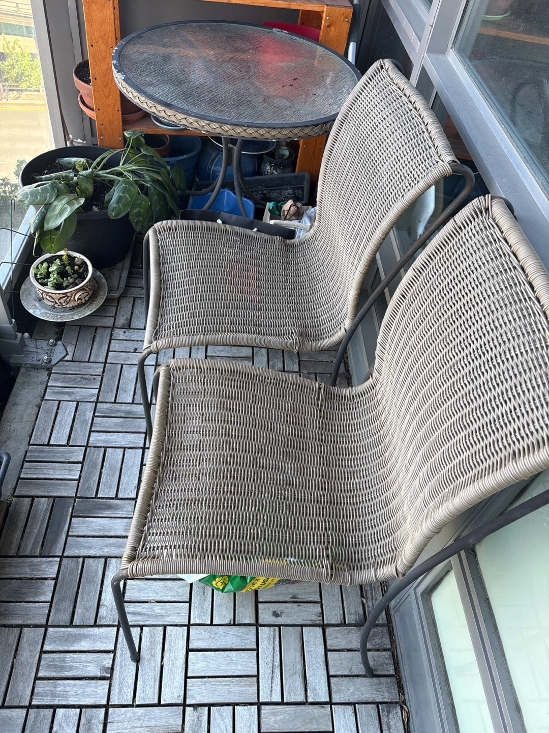 Woven patio chairs and round table  (set of 2) with table - photo 2