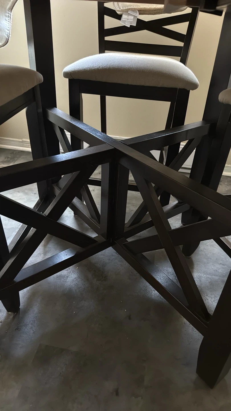Extendable Dining Table and 4 Chairs - photo 2