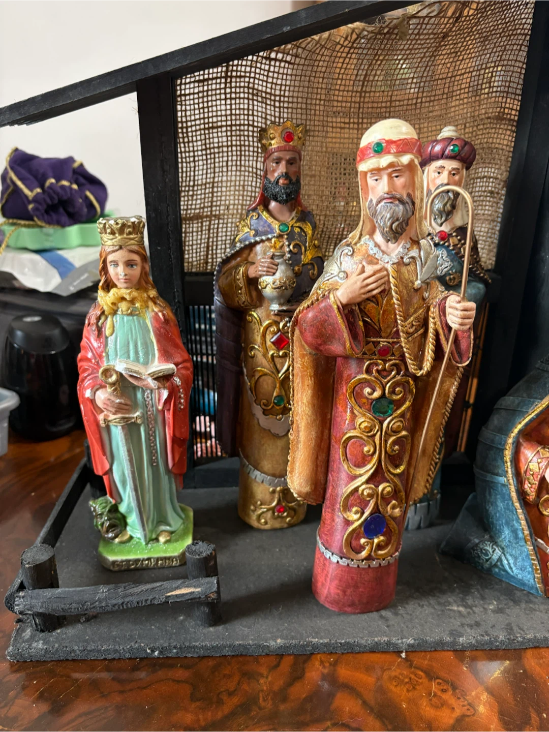 Nativity Scene with Figures and Stable - photo 2