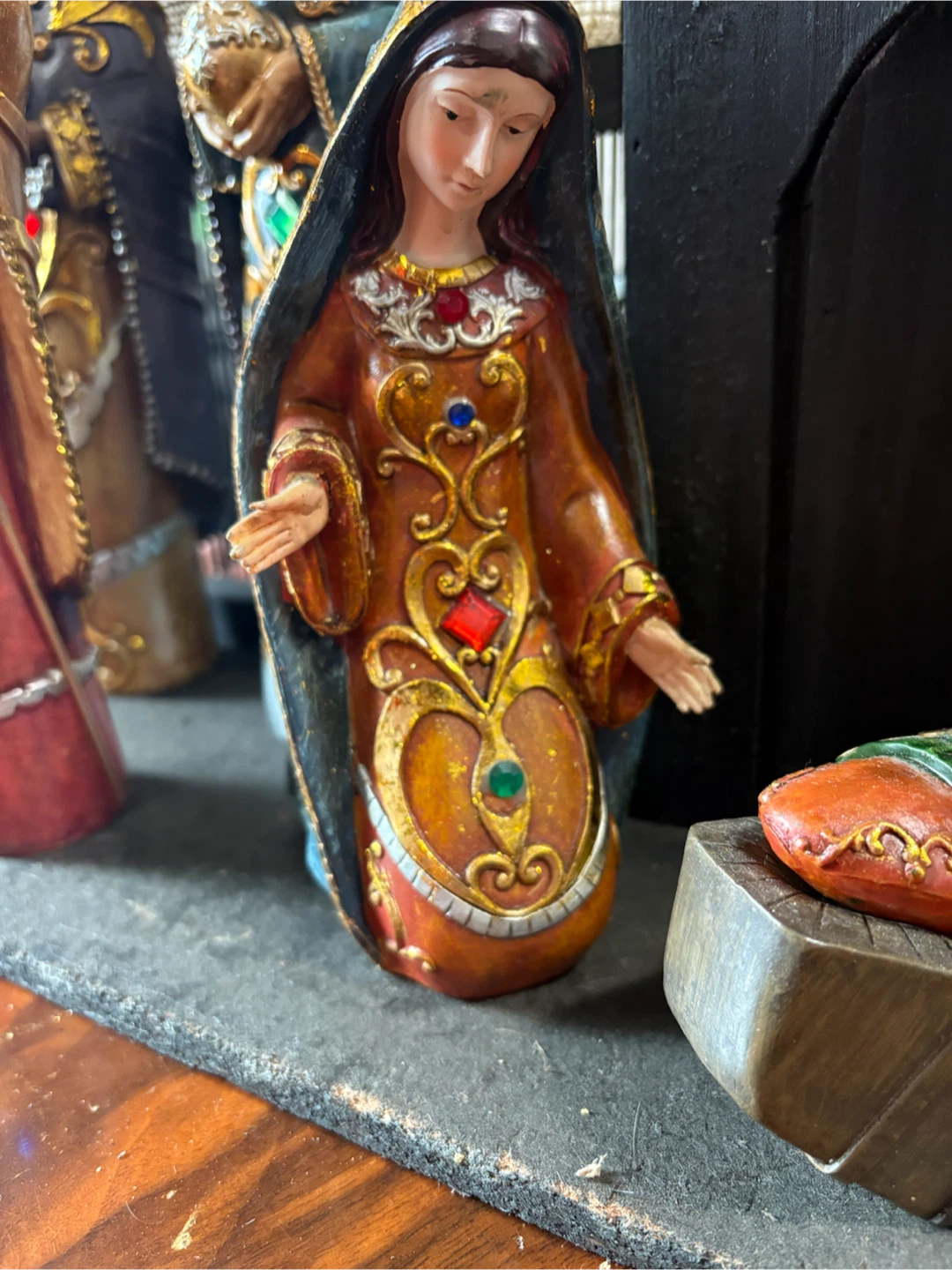 Nativity Scene with Figures and Stable - photo 3