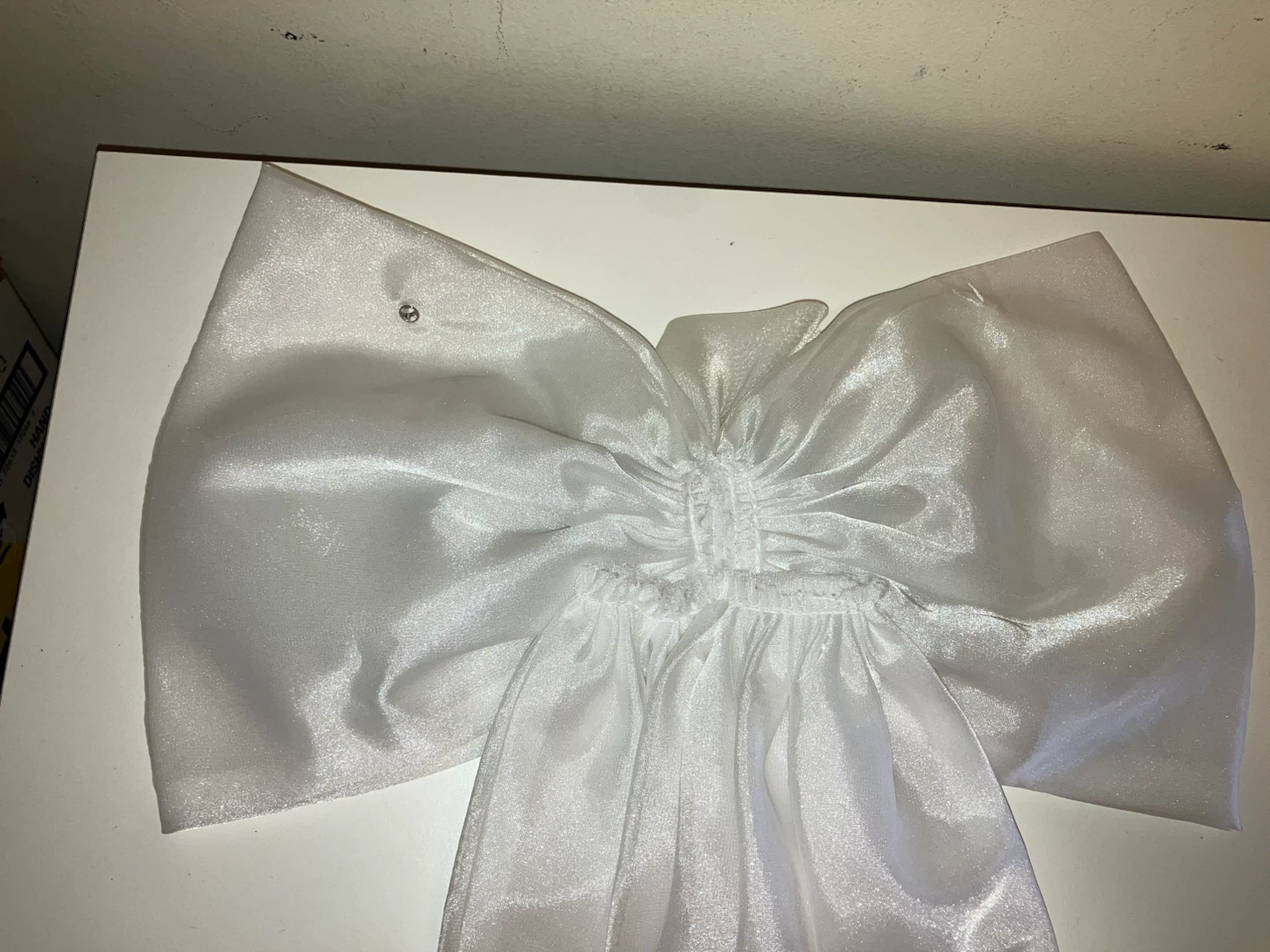 Large White Bow with Floral Embroidery - photo 3
