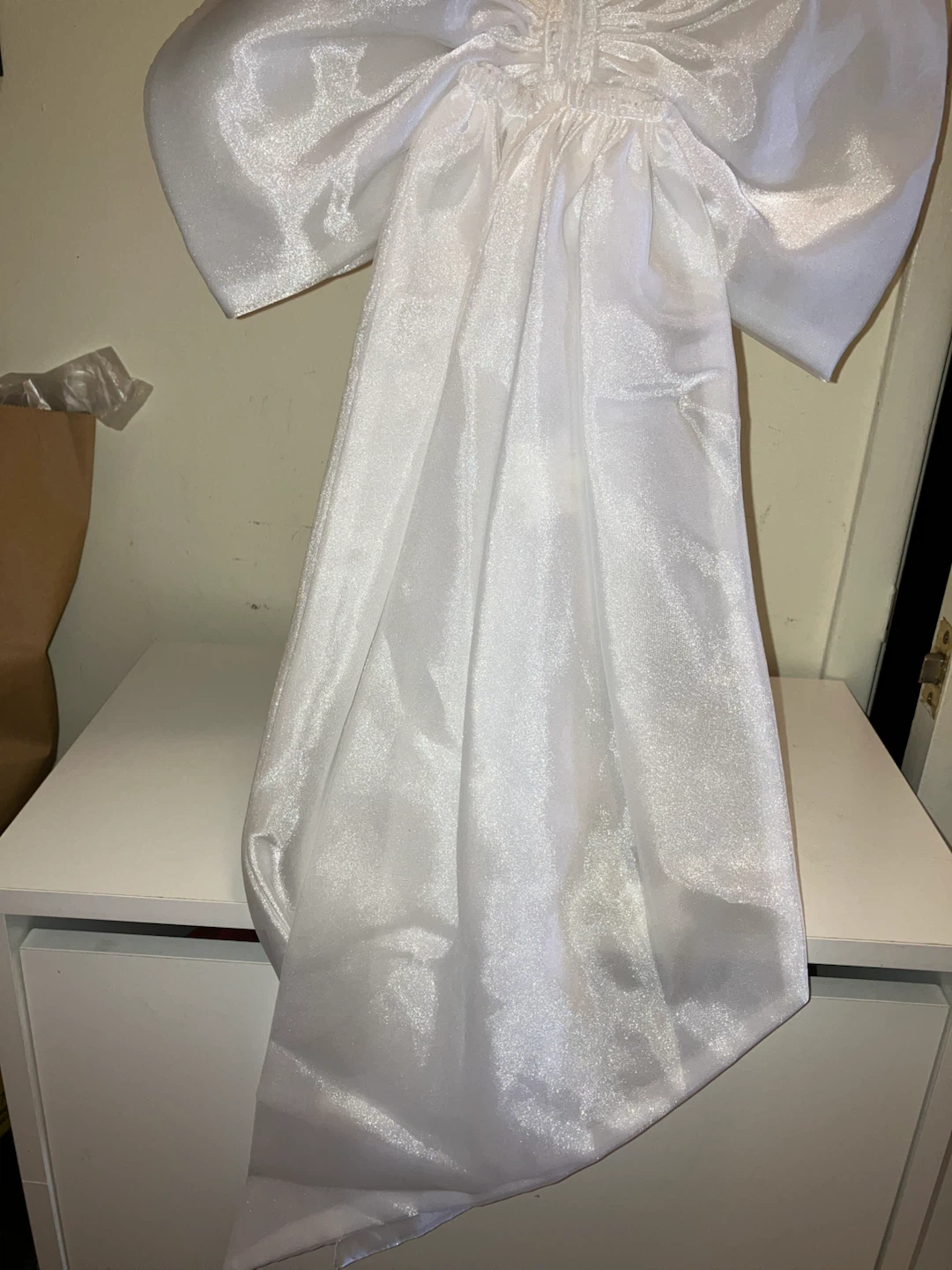 Large White Bow with Floral Embroidery - photo 4