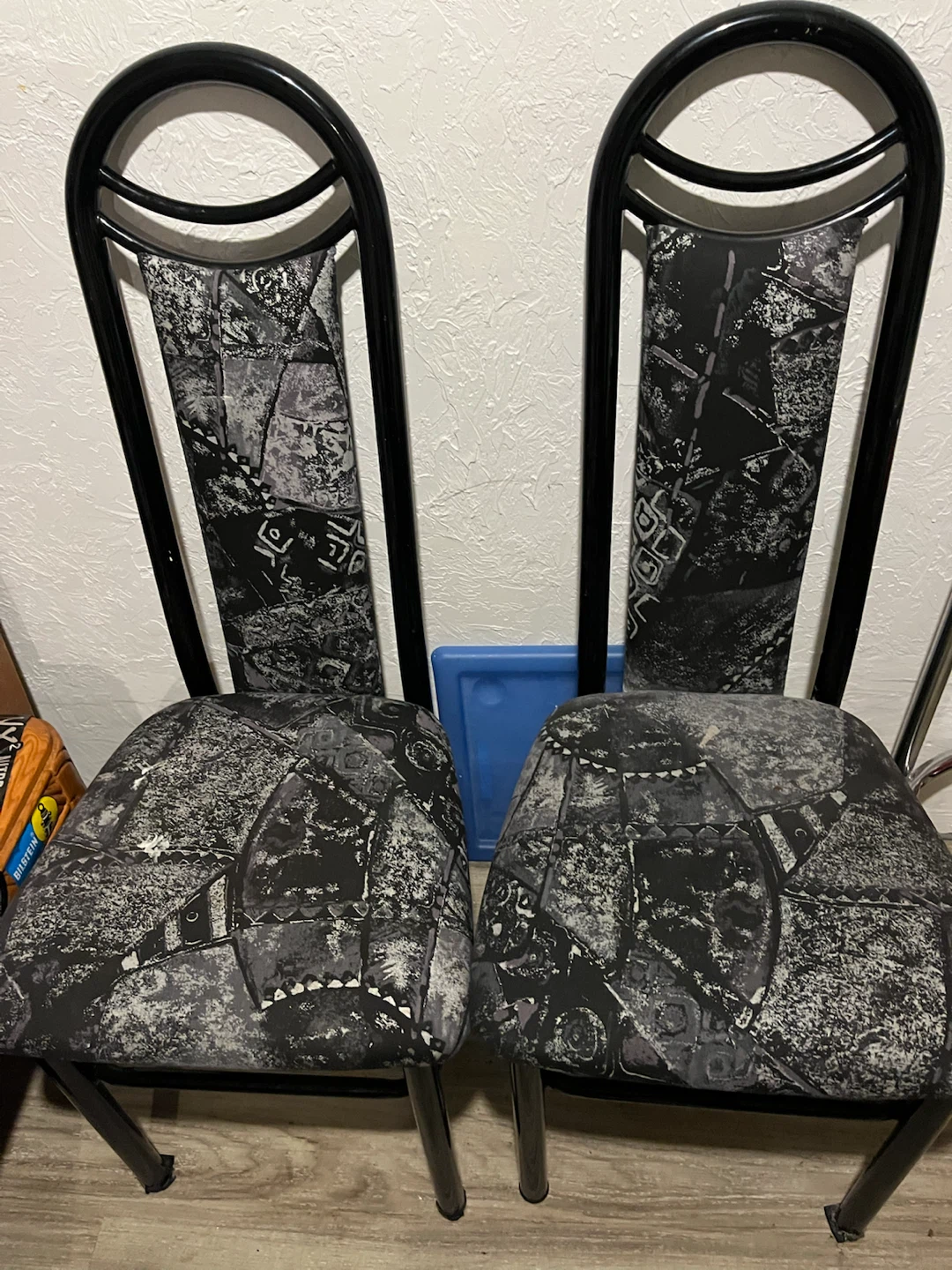 Set of 4 Dining Chairs and table - photo 2