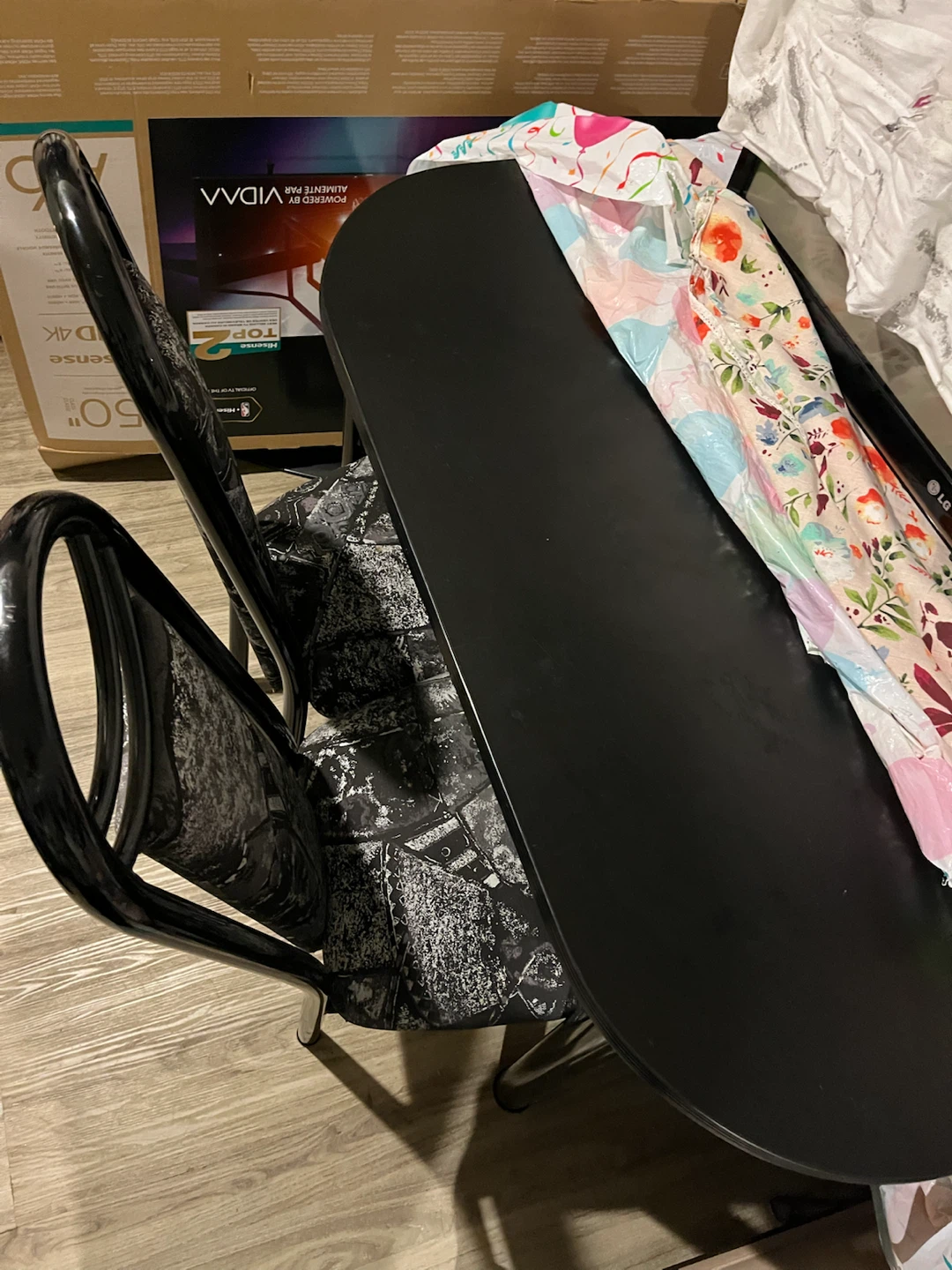 Set of 4 Dining Chairs and table - photo 3