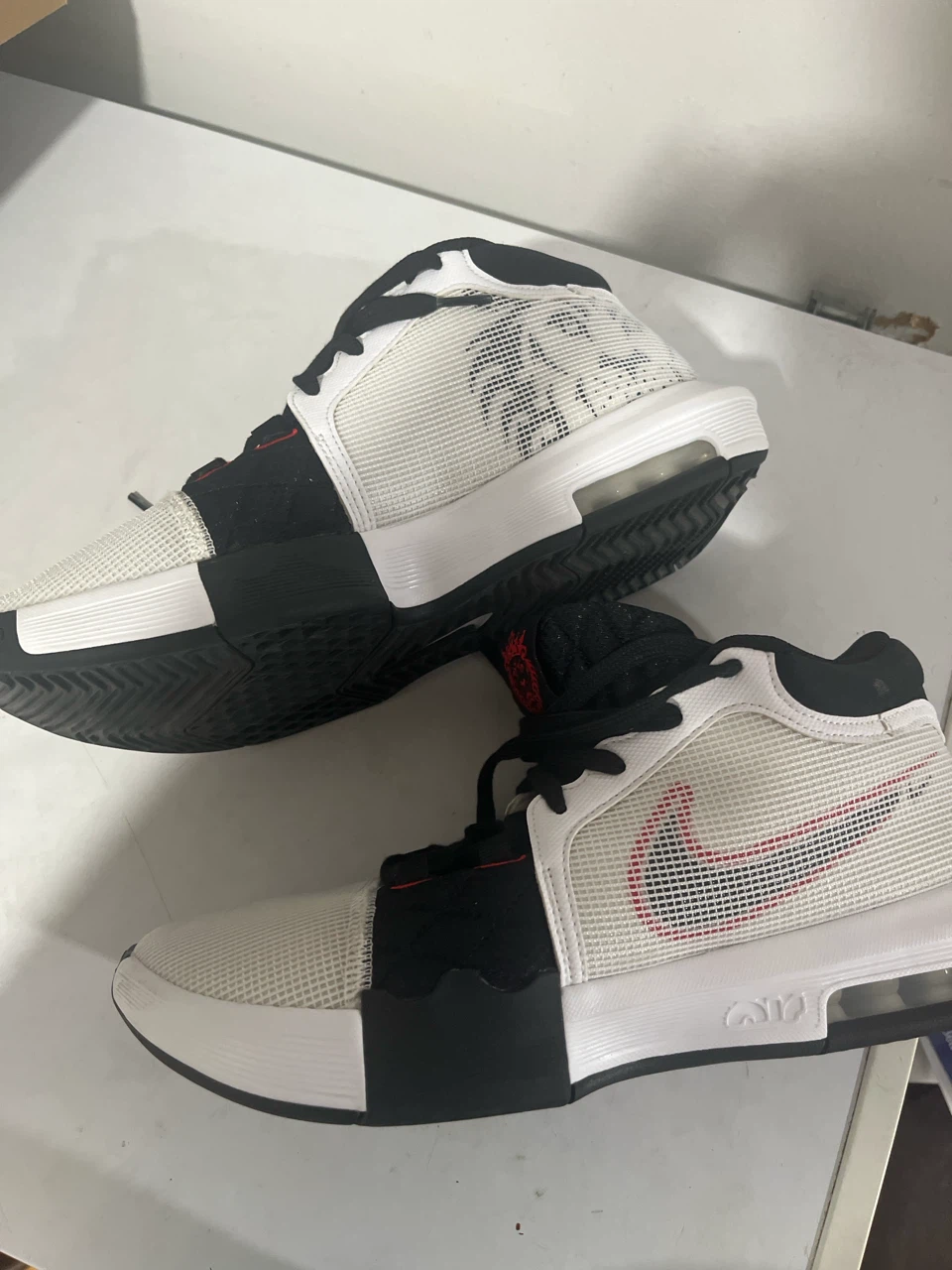 Nike basketball lebron witness