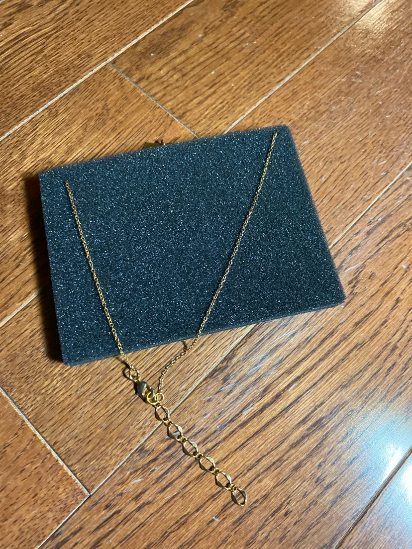 Gold tone necklace with heart pendants - photo 3