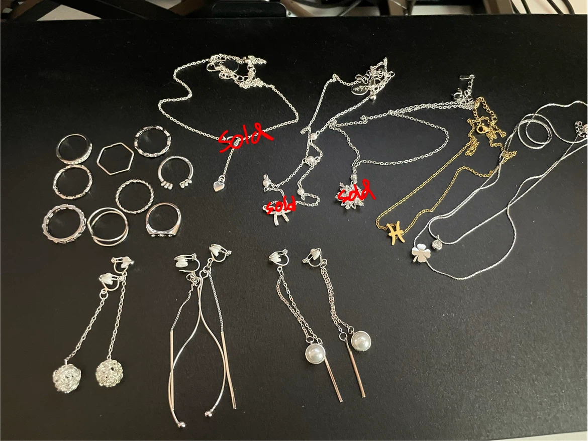 Assorted pieces of jewellery (please read description)