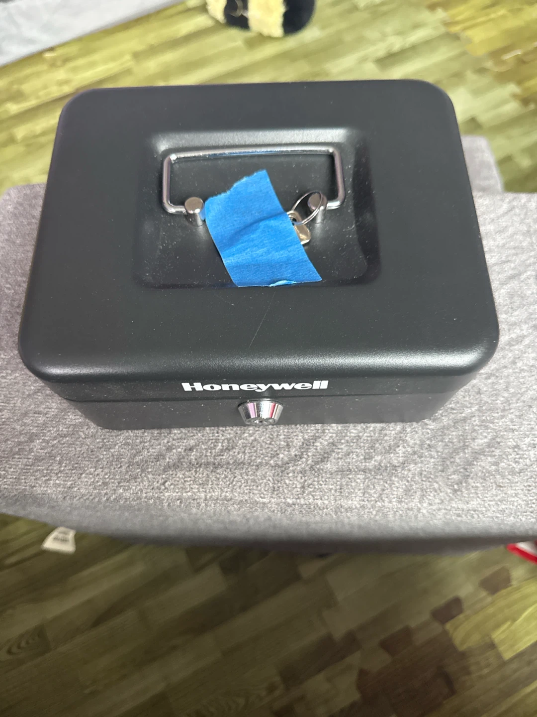 Honeywell Small Cash Box with Key Lock