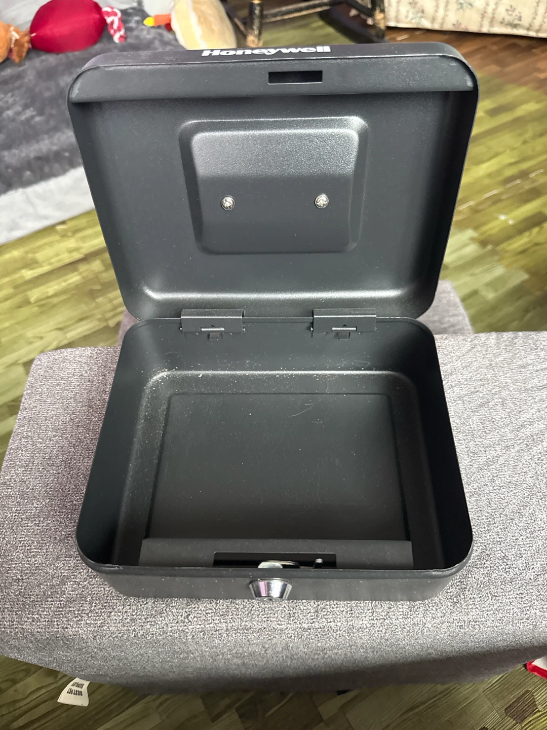 Honeywell Small Cash Box with Key Lock - photo 2