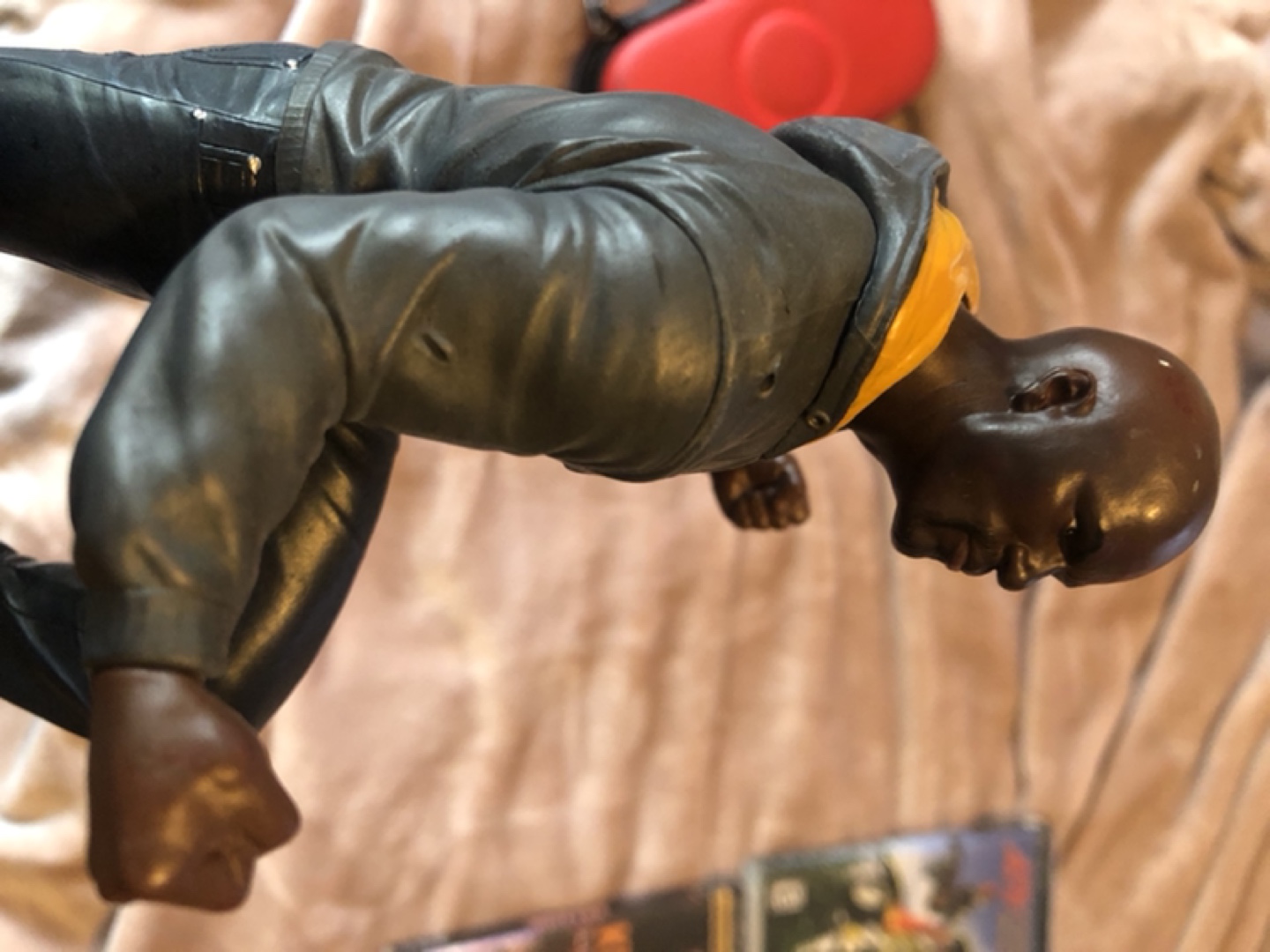 Luke Cage statue - photo 3