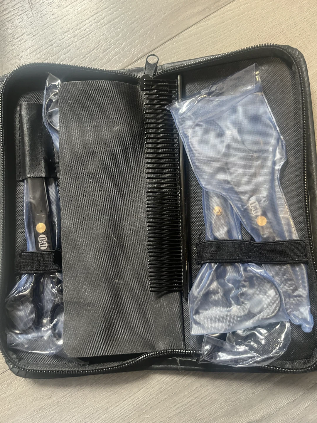 H&H Hair Cutting Shears and Comb Set - photo 3