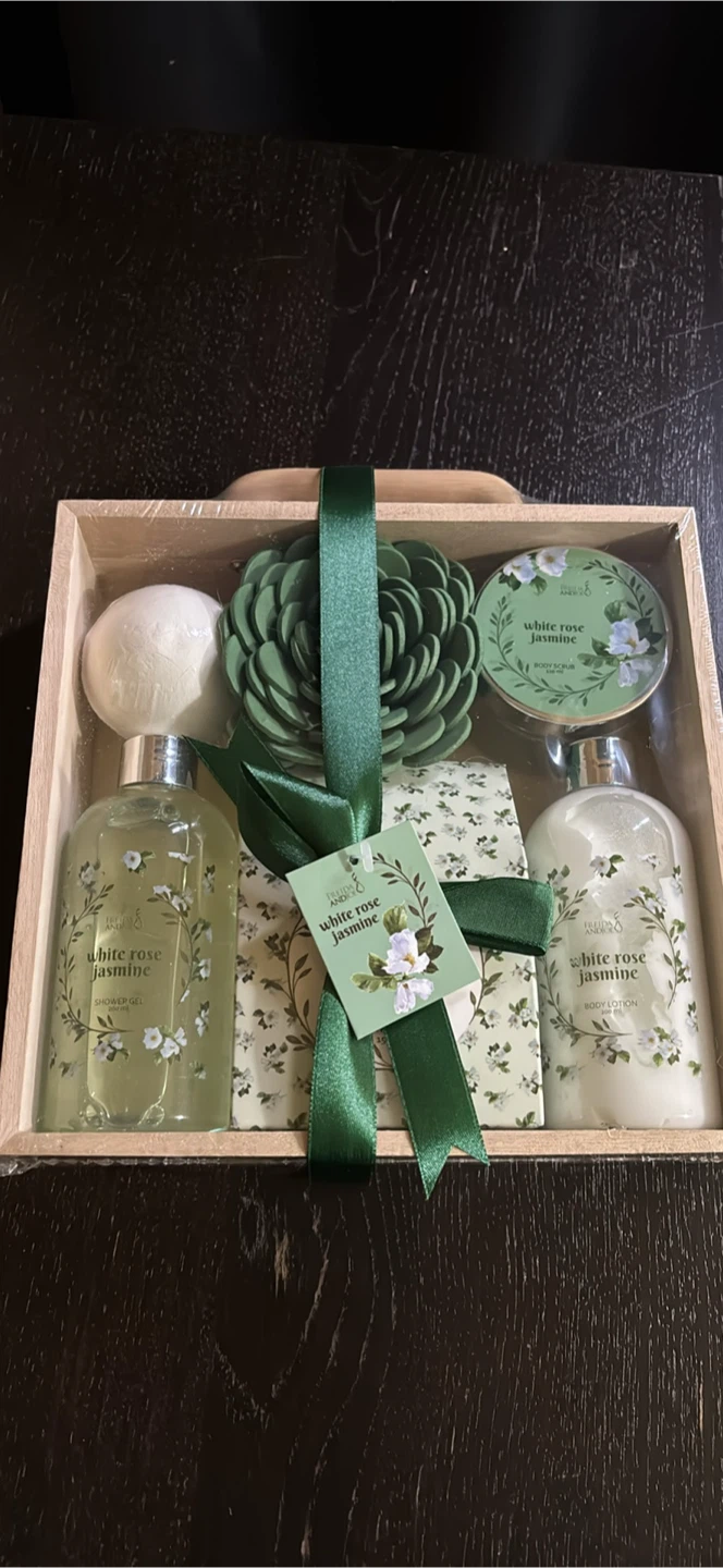 White Rose Jasmine Bath & Body Gift Set - photo 2
