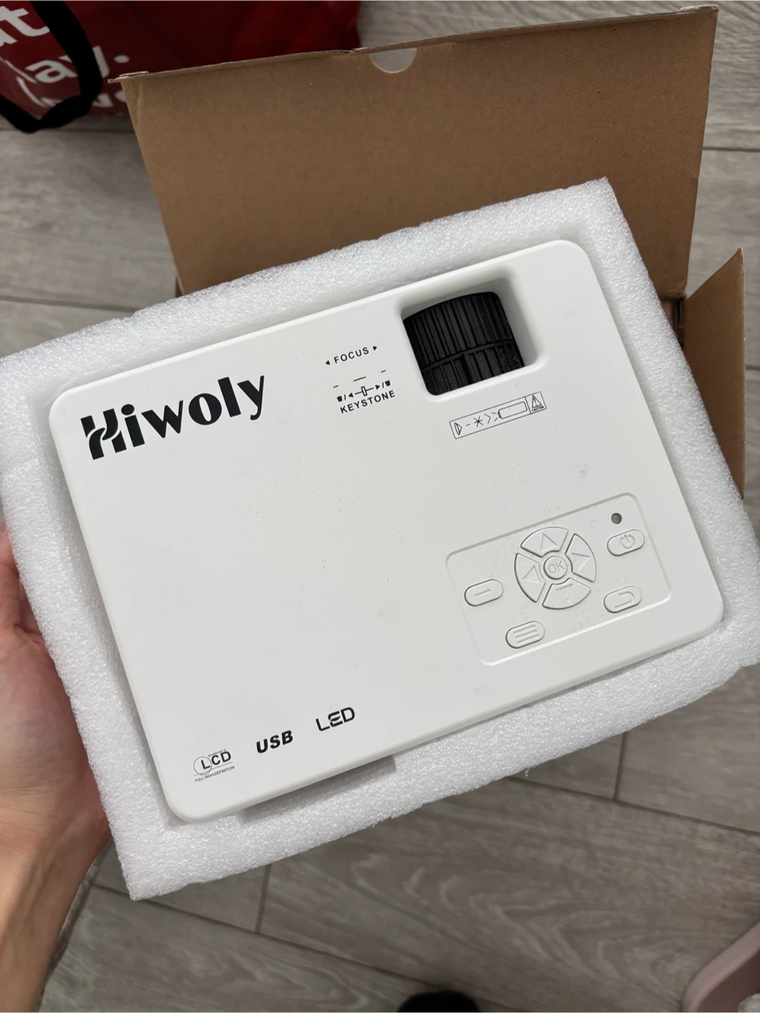 Hiwoly LCD Projector with Cables - photo 3