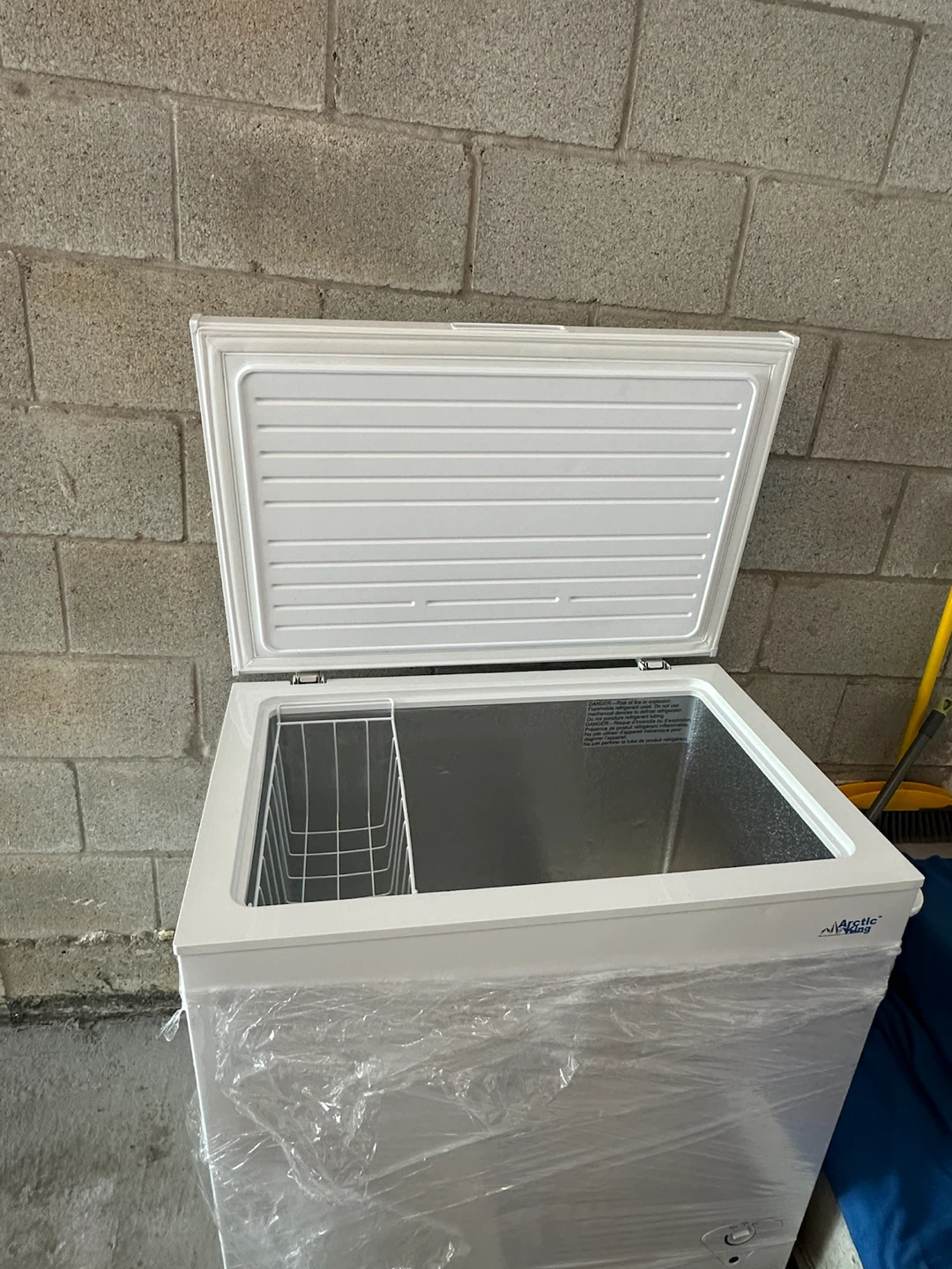 Arctic King Chest Freezer - photo 3
