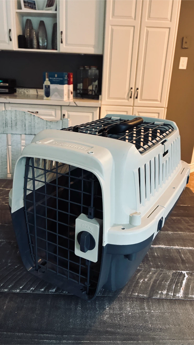 “Essentials” small dog/cat kennel/carrier with 2 openings